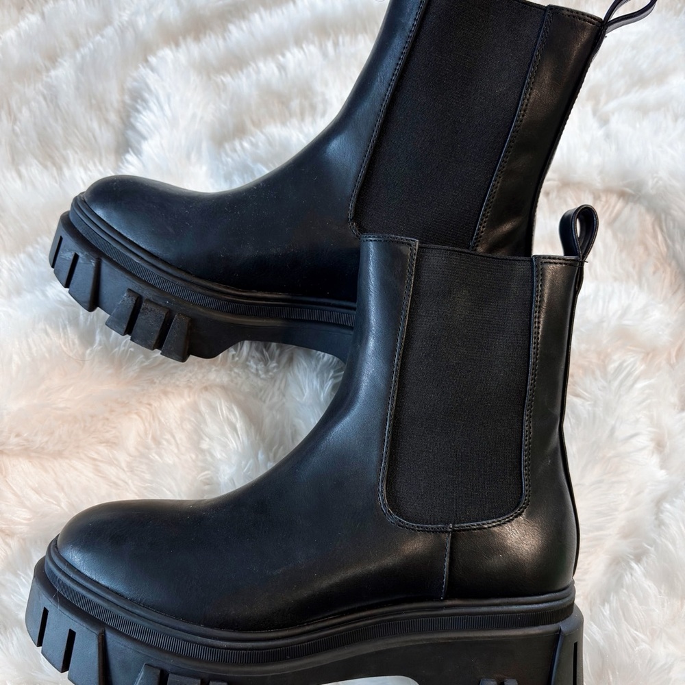 BRAND NEW Sam Edelman black boots. Size 7.